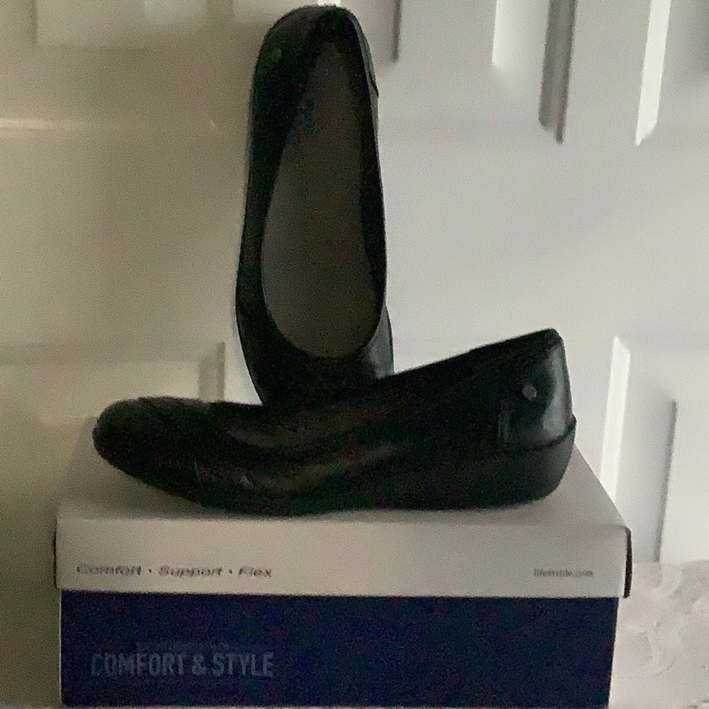 Woman’s leather shoes size 9.